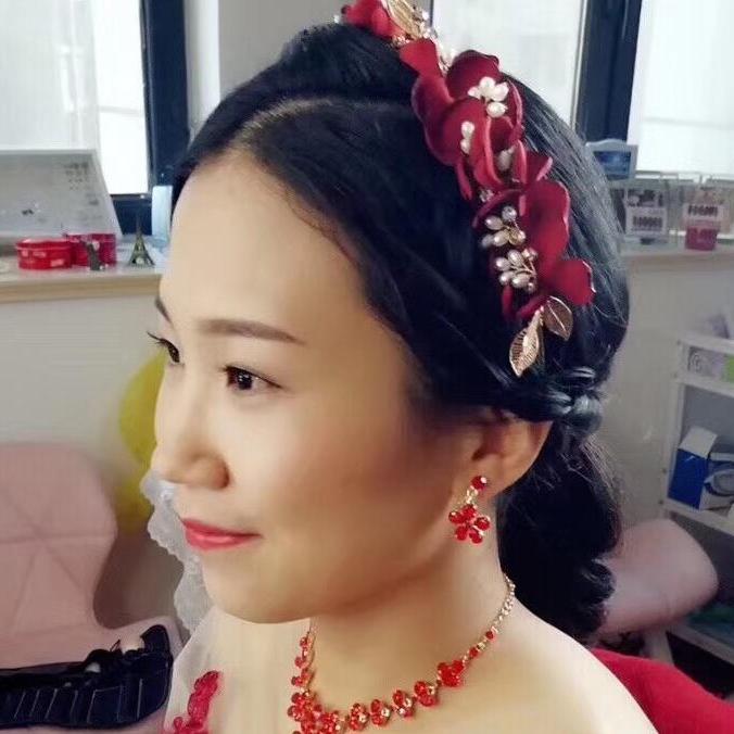 《晓晓美妆》中国红敬酒造型