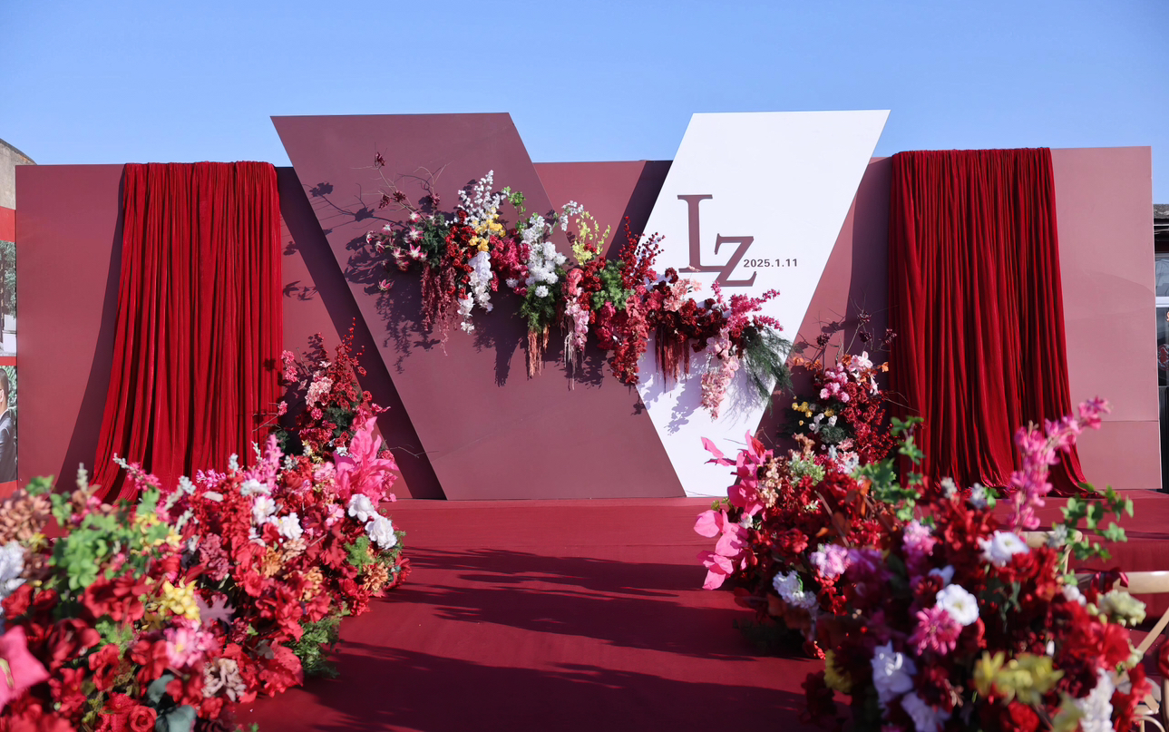 紅色系簡(jiǎn)約風(fēng)戶外婚禮