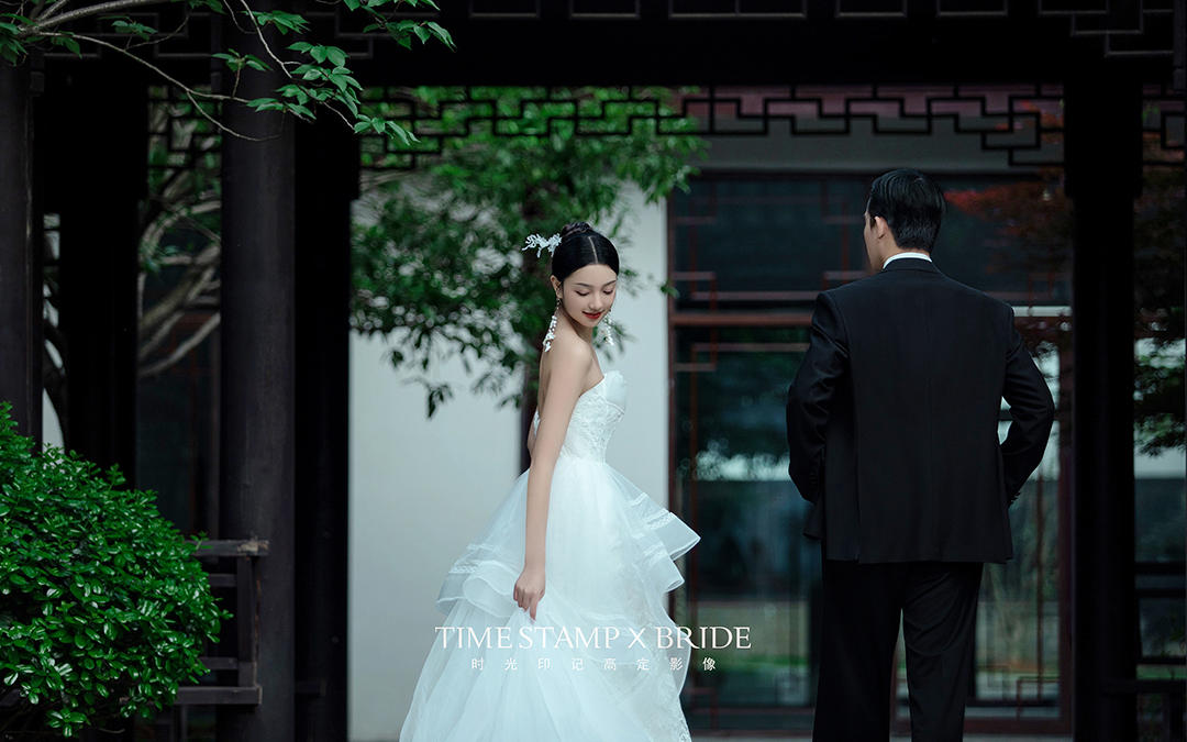 园林婚纱照|真的吹爆了这组庭院白纱婚纱照！