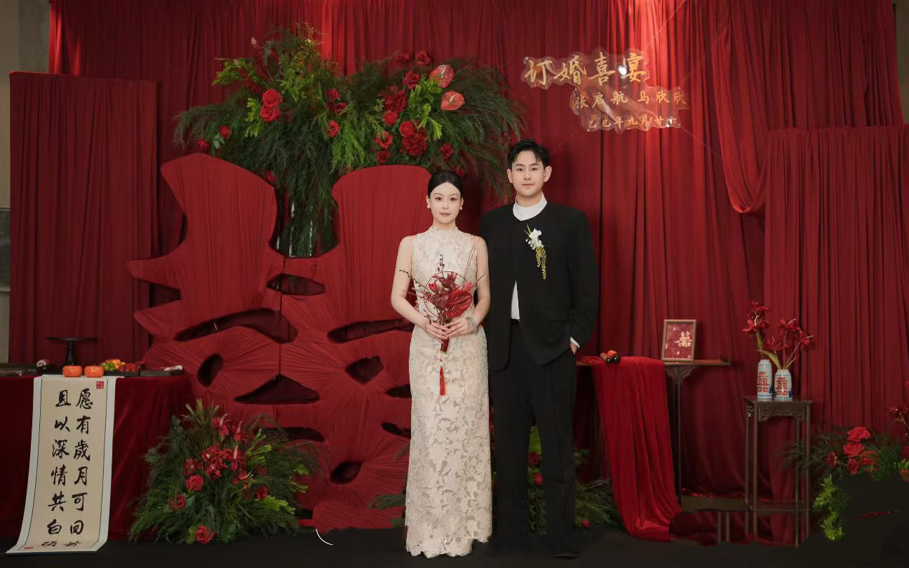 【海派婚礼】红色布幔订婚布置