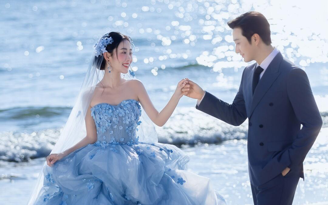 美到犯规｜蓝色系海景婚纱照氛围感绝了