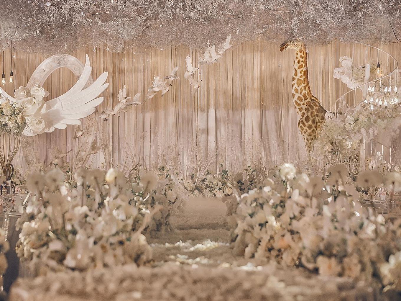 简约轻奢的香槟金，是低调的华丽—衬托你今天的气质