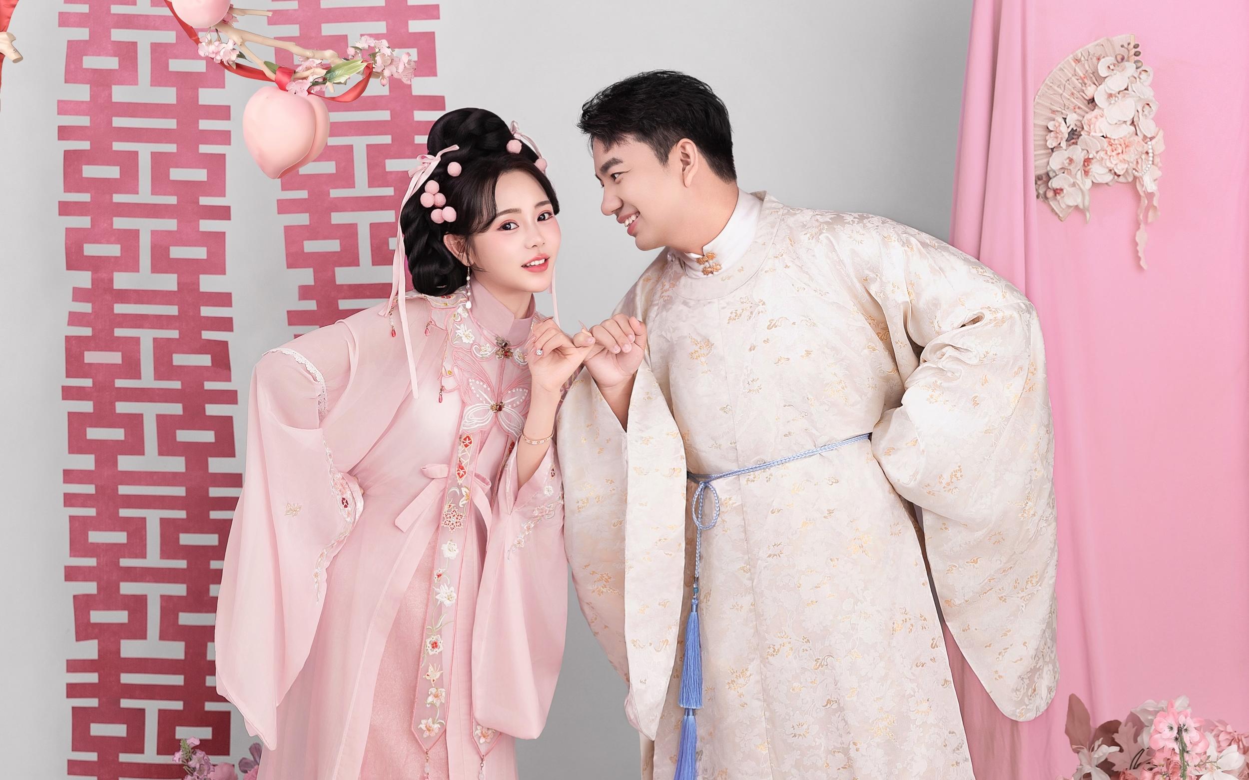 甜晕噜❗️粉色蜜桃汉服婚纱照太戳我了叭