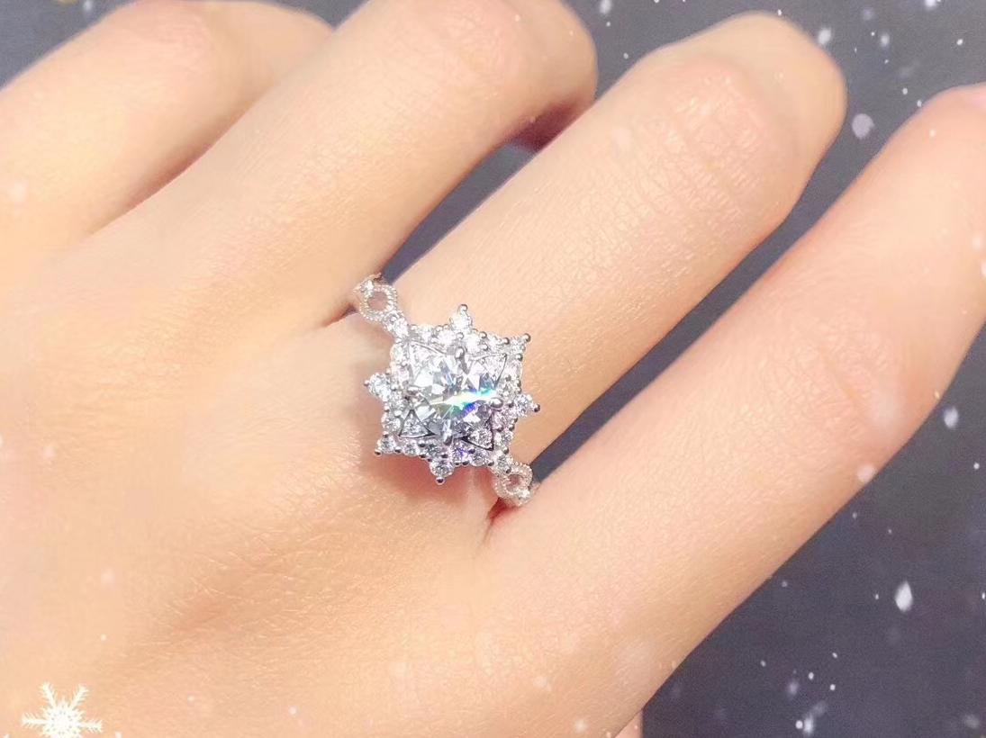 「时匠珠宝」钻戒 显钻系列 围镶雪花款