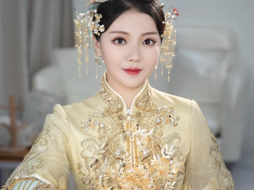 高级化妆师+全天跟妆+3套妆造+赠送妈妈伴娘