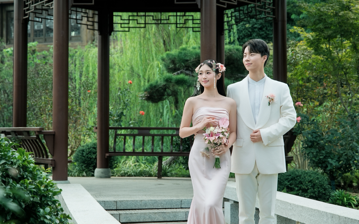 黛瓦檐下的柔粉