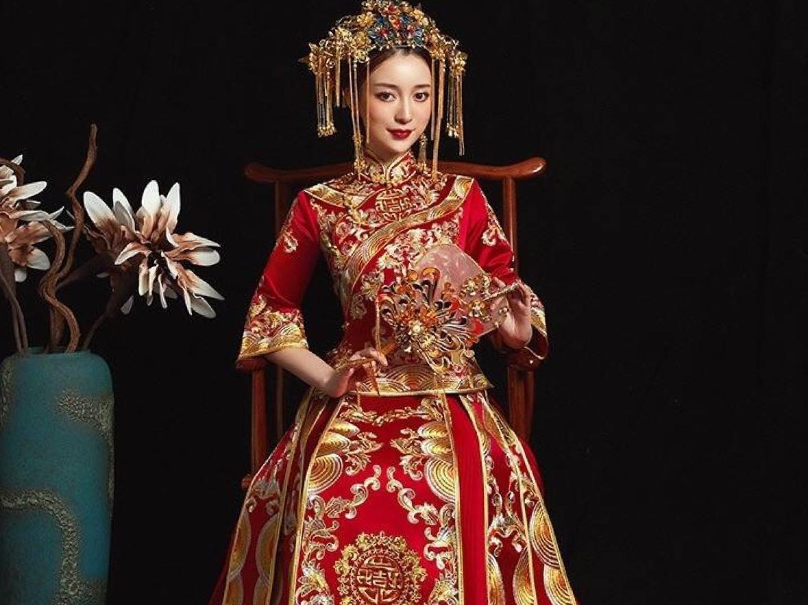 高端奢华大拖尾婚纱+新款刺绣秀禾服+敬酒服