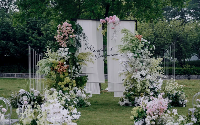 丽匠婚礼-创意唯美草地婚礼