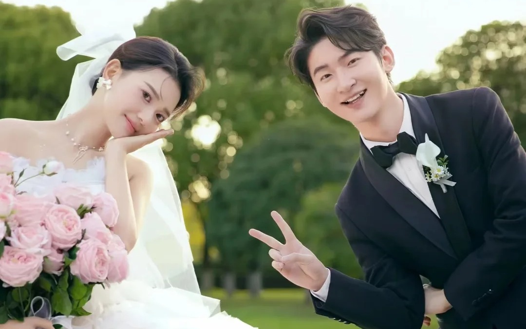 草坪婚纱照‖在绿意盎然的草坪上 定格幸福