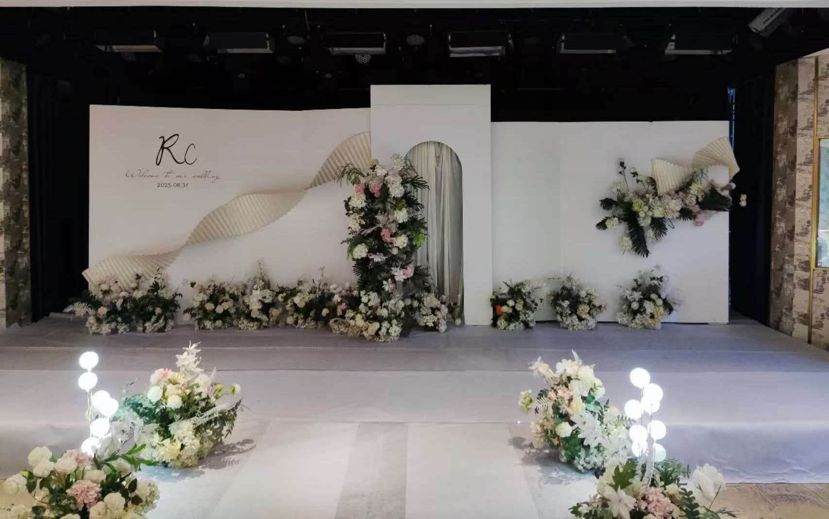 清新白绿主题，演绎酒店婚礼浪漫格调