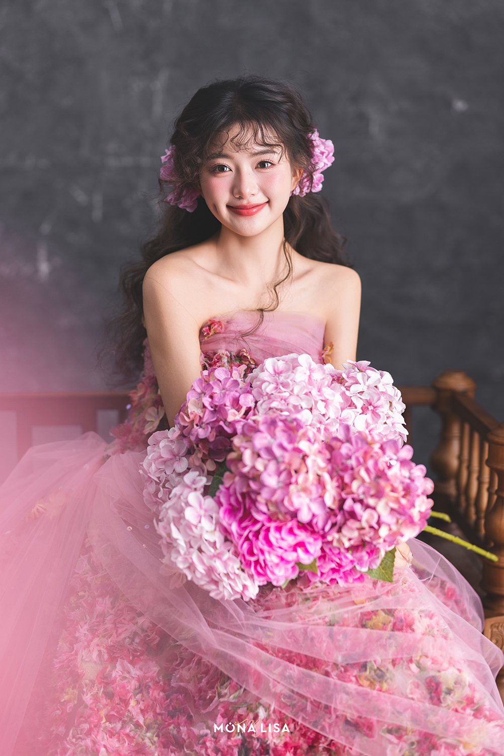 粉色鲜花复古油画婚纱照｜浪漫与优雅的融合