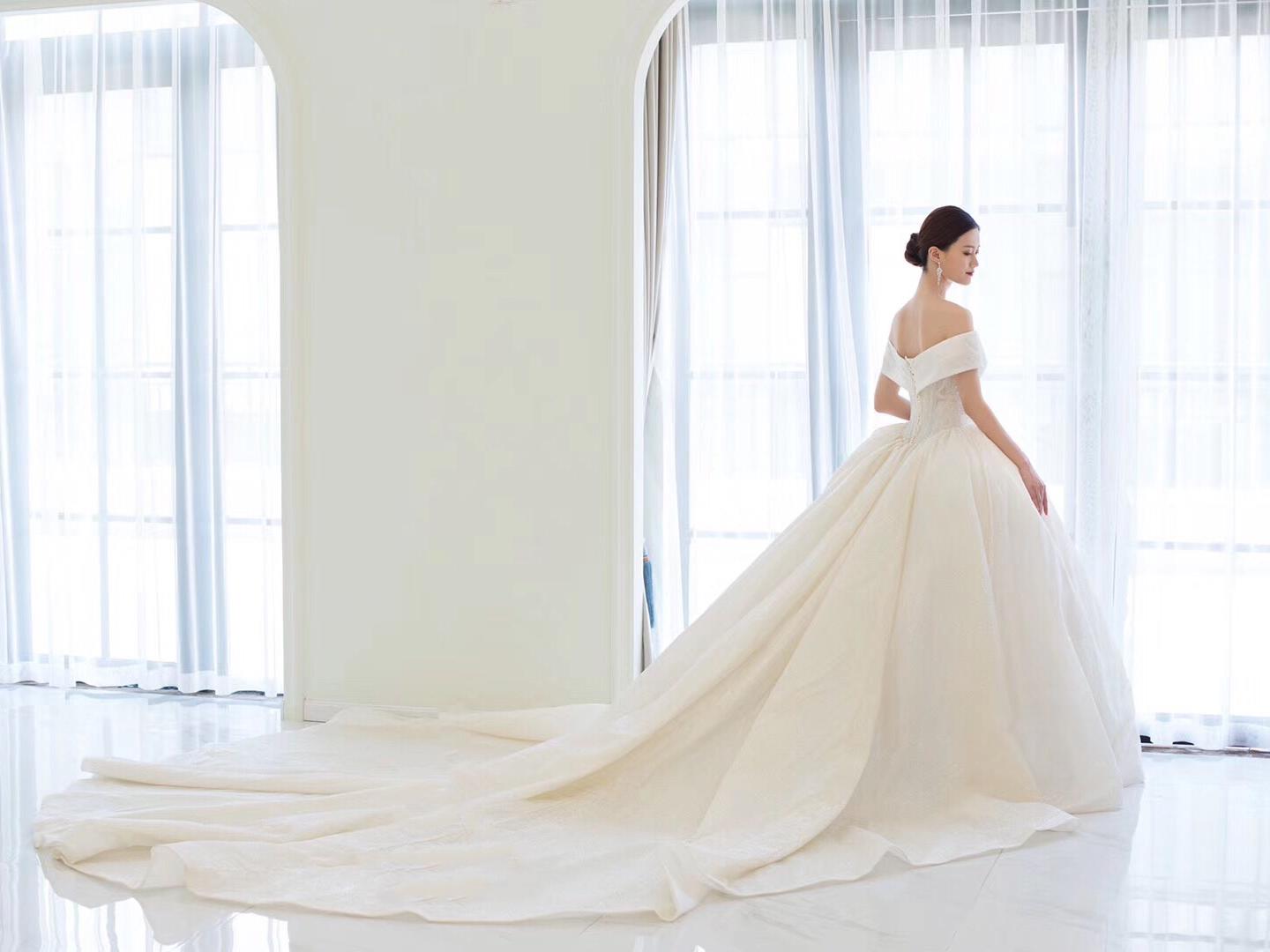 【限时特惠】超值网红婚纱套餐加首席老师跟妆