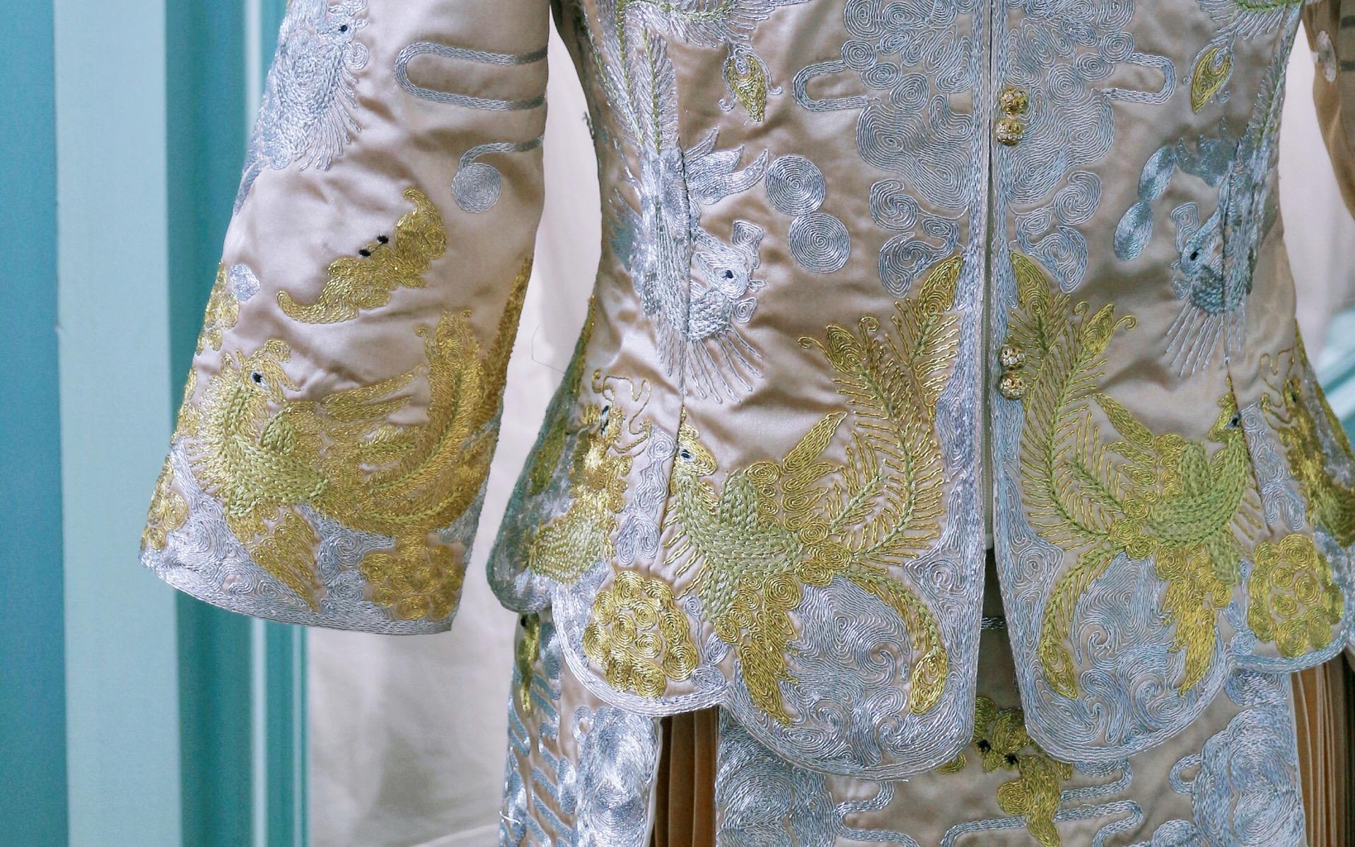 初见婚纱定制 | 香槟金秀禾