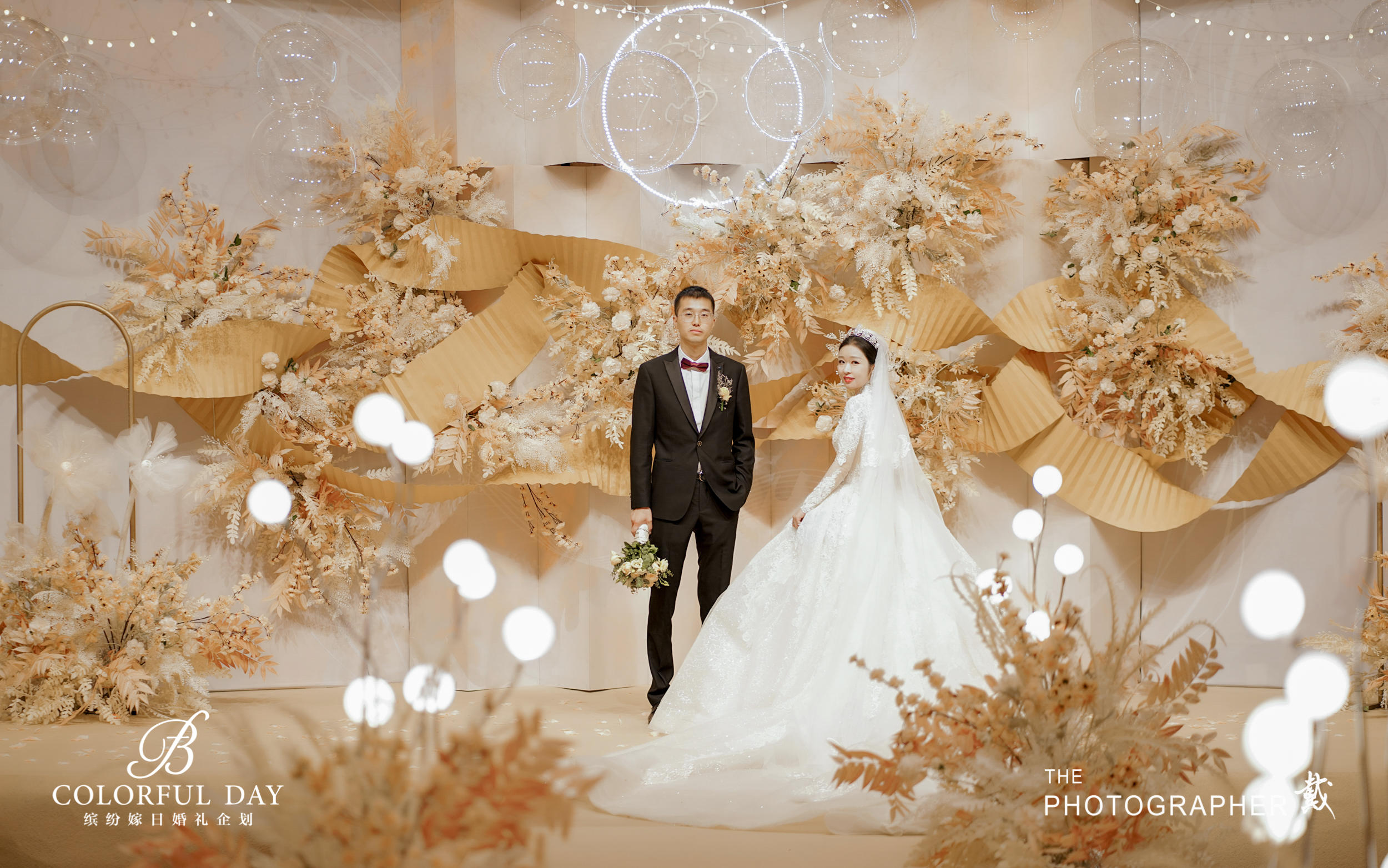 《圆舞曲》踮起脚尖提起裙边走向你