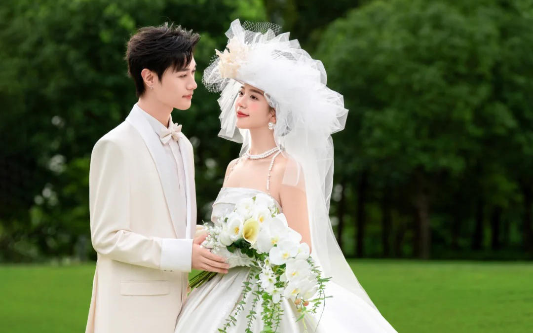 ✨法式草坪婚纱照，邂逅浪漫唯美之约💕