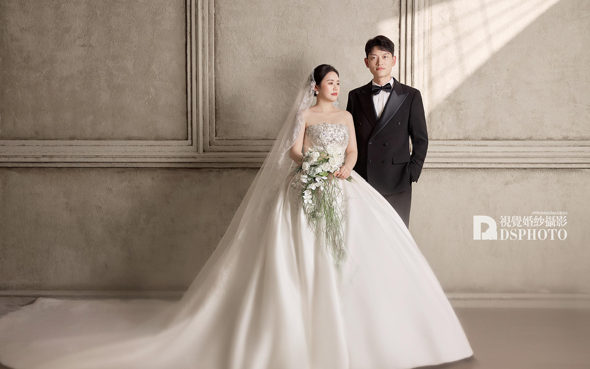 圓了我的復(fù)古公主夢！婚紗照拍出了光影詩集的感覺～