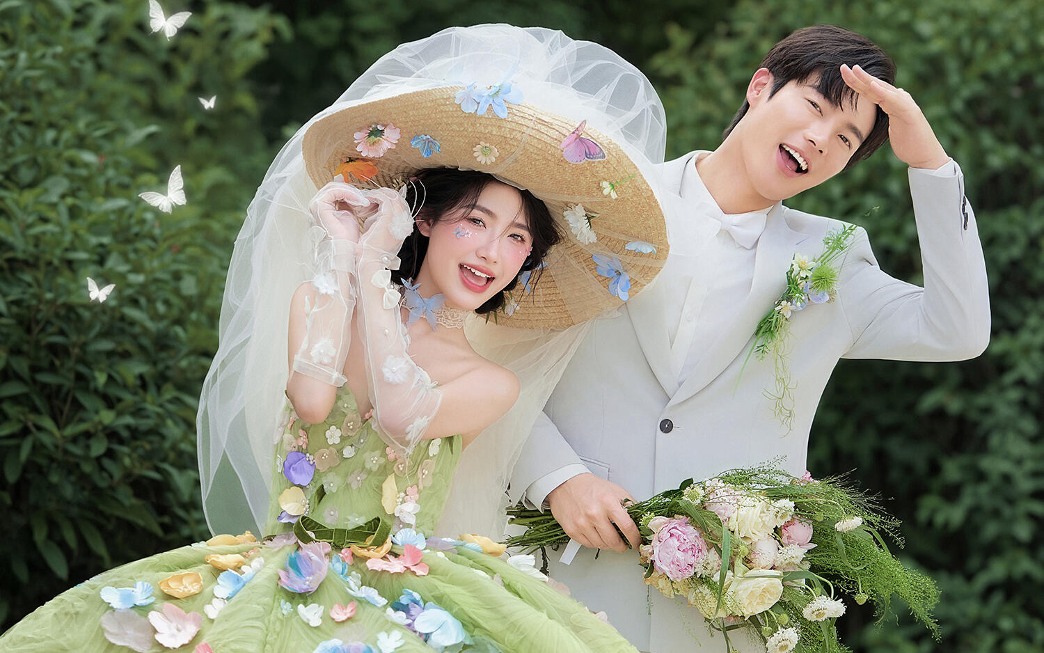 绿色婚纱森系草坪婚纱照