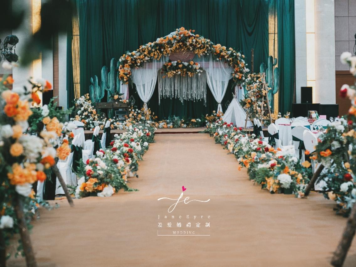 【姜爱婚礼】简约森系婚礼布置 把户外婚礼搬到室内