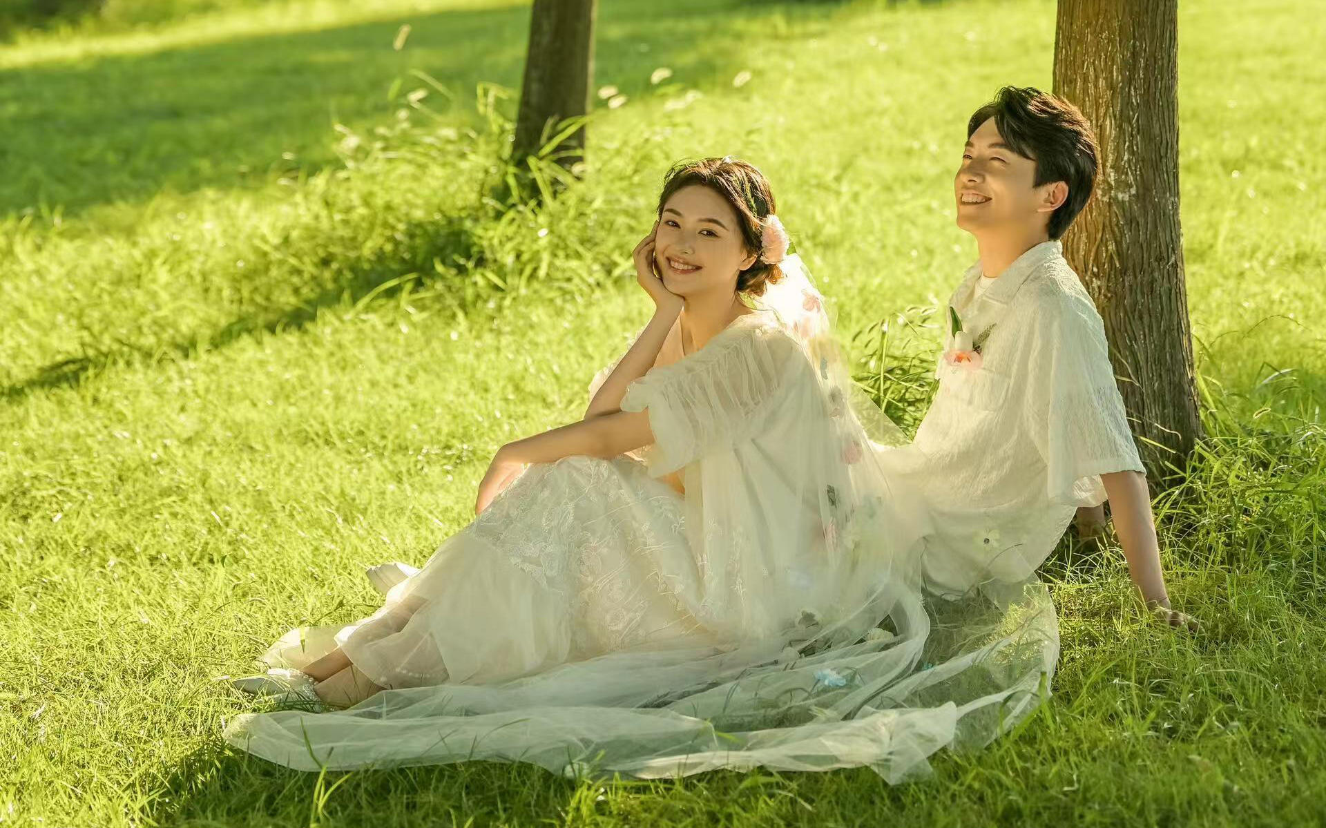 【皇后視覺】夏日氧氣丨拍到了氧氣森系草坪婚紗照