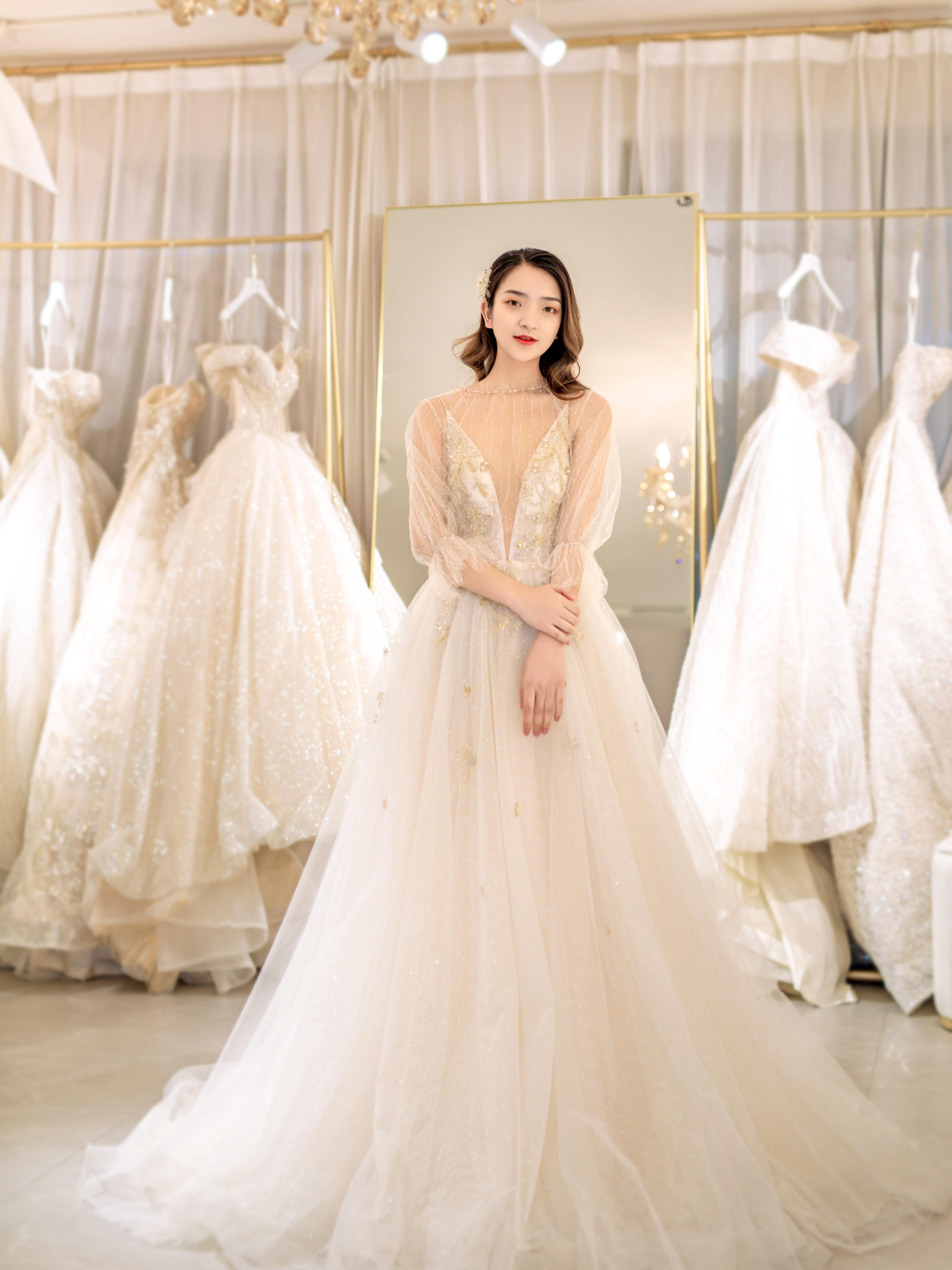 【热卖套餐】国外设计师品牌婚纱+秀禾+礼服