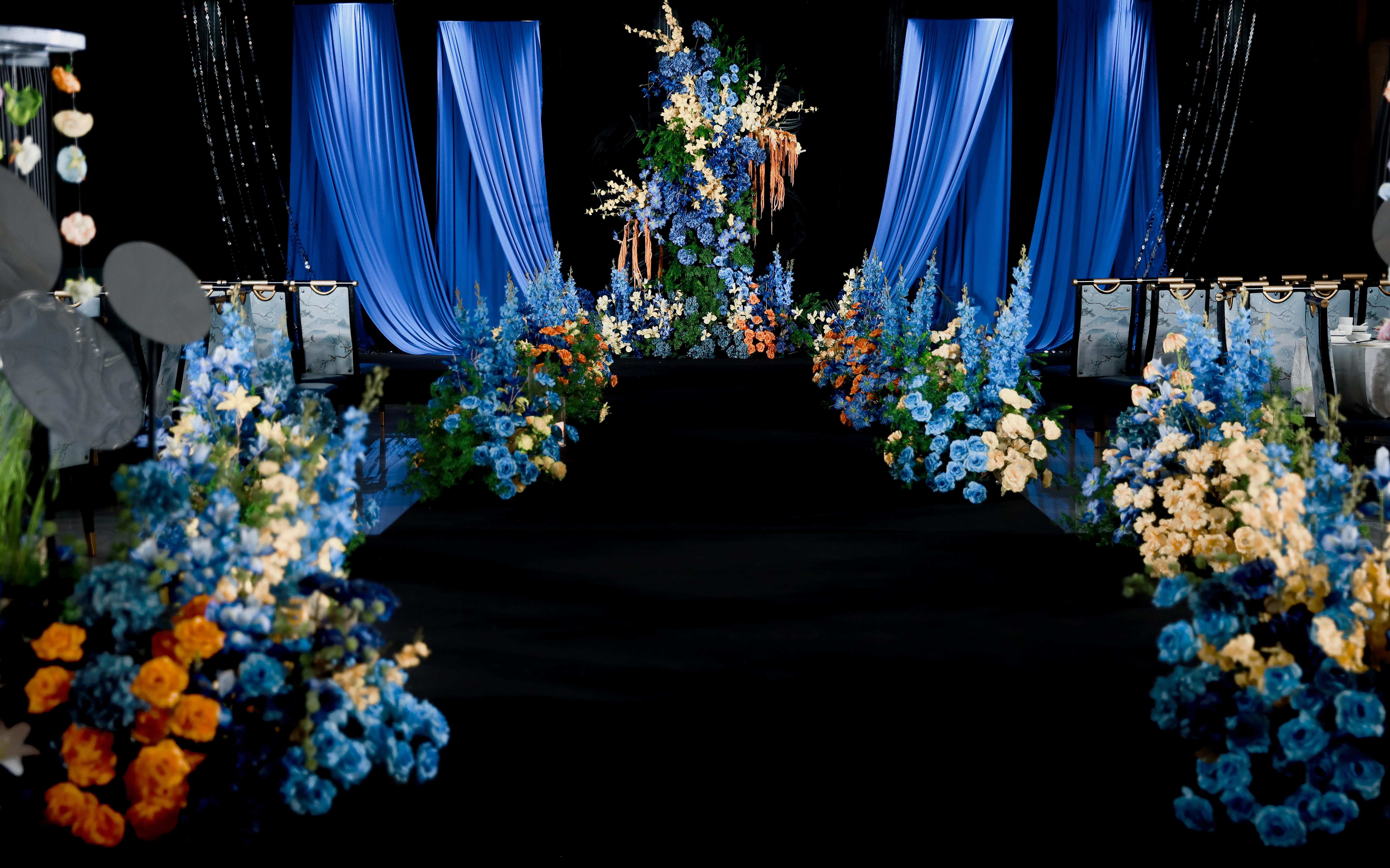 蓝橙撞色  不要太美