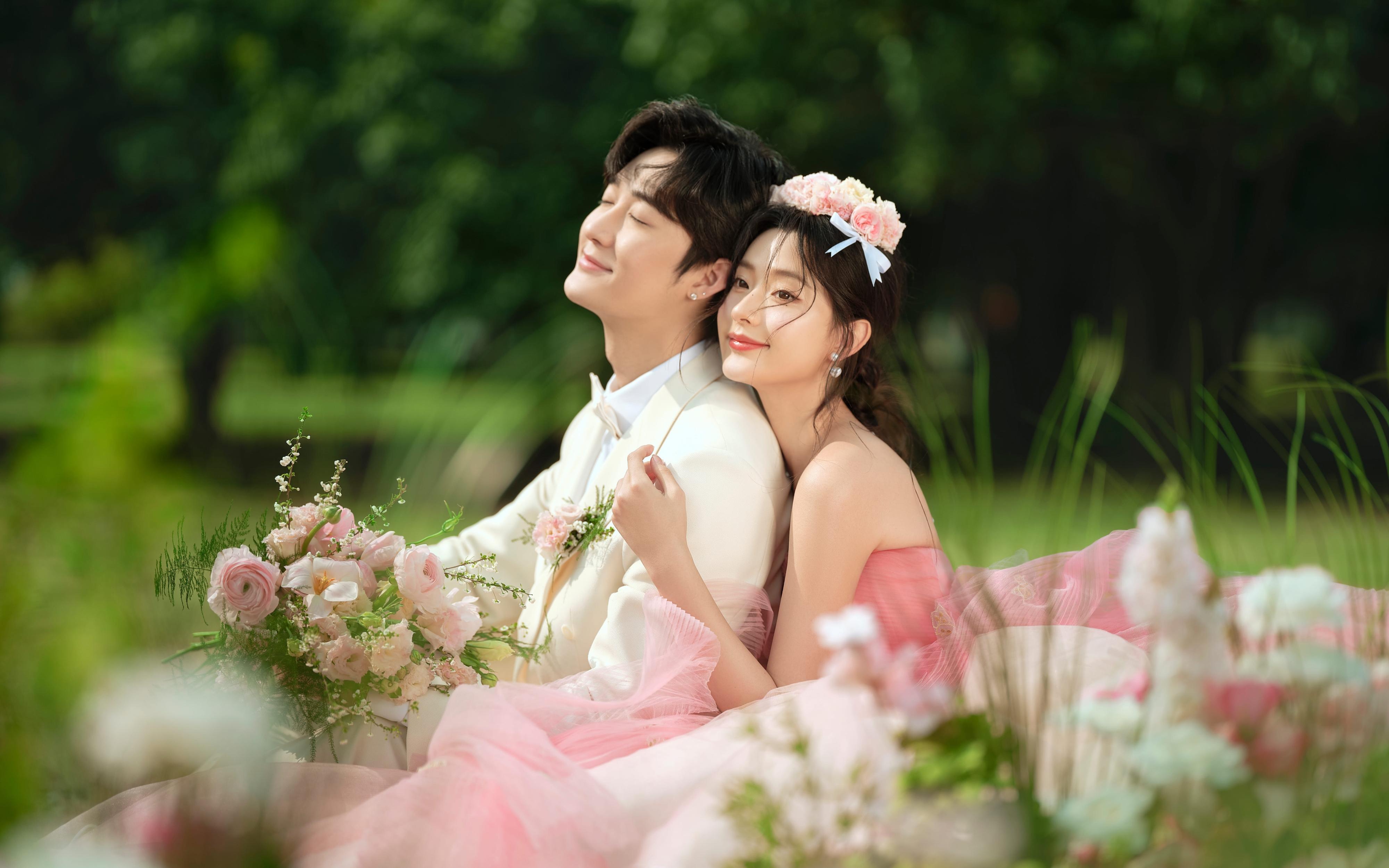 自帶濾鏡的森系草坪婚紗照|滿屏高級(jí)感