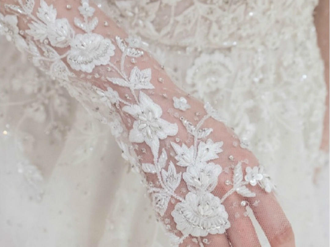 【本合婚纱】元旦圣诞超值套餐七套礼服+全程跟妆