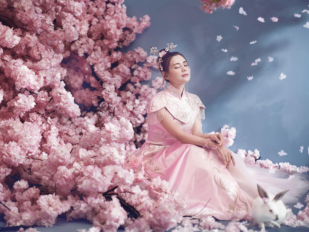 粉色花婚纱_粉色婚纱图片