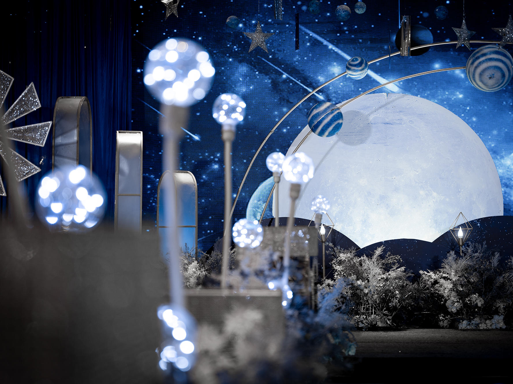 高级套餐布置有特色配四大金刚(场景可选)