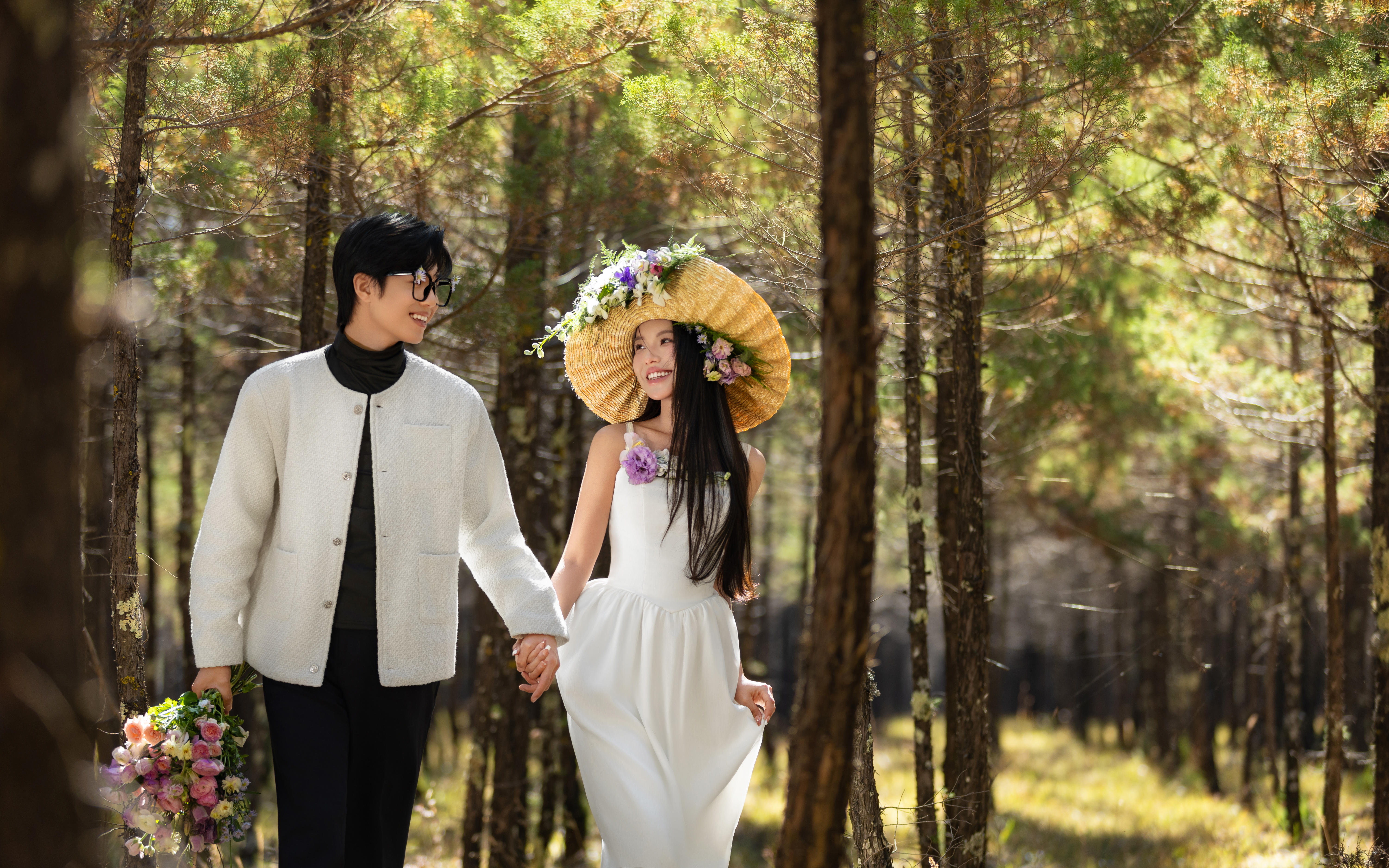 麗江樹林婚紗照｜漫步森系秘境，每一幀都是電影感
