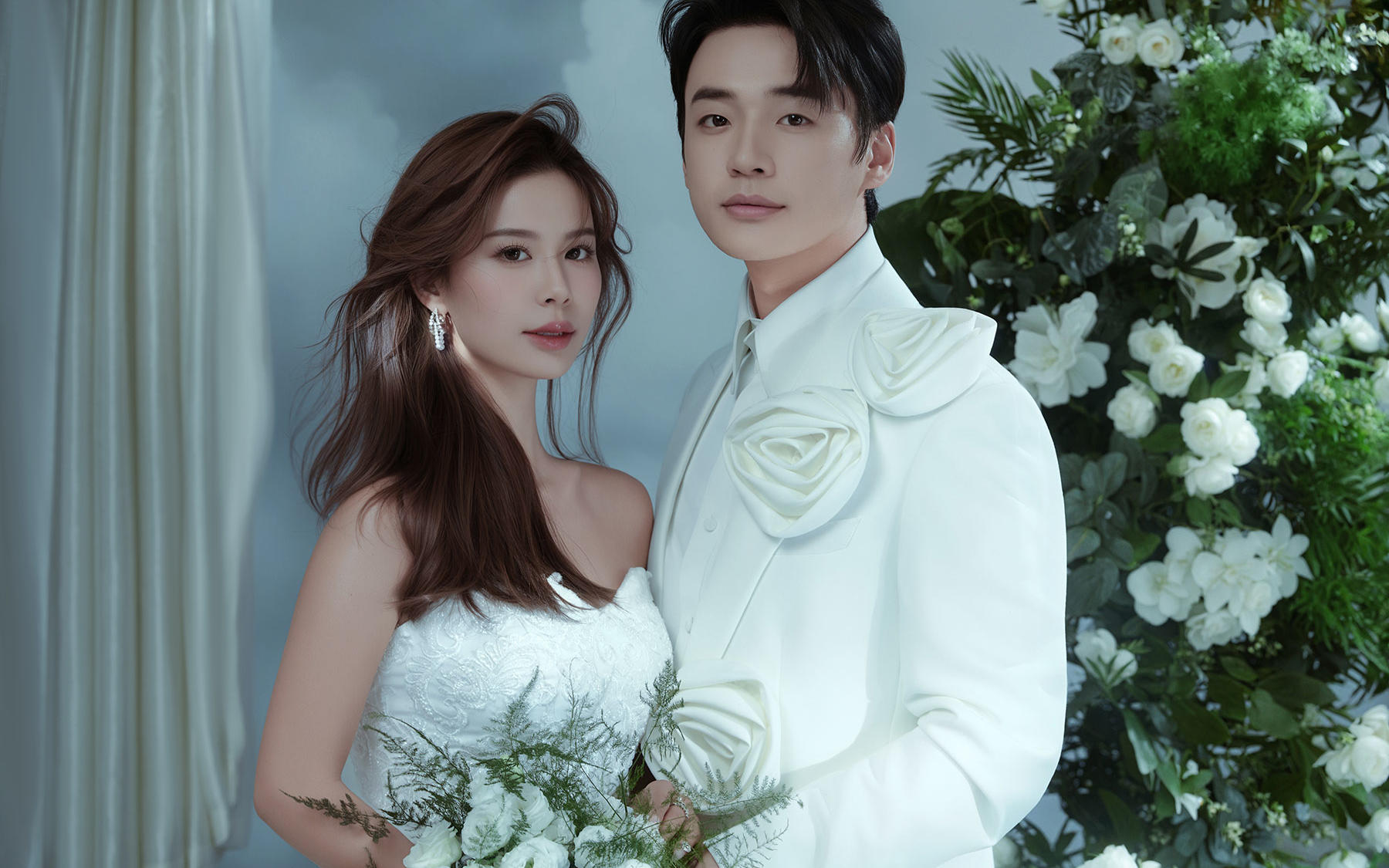 白玫缀肩，柔雾裹纱｜白纱婚纱照的清甜存档