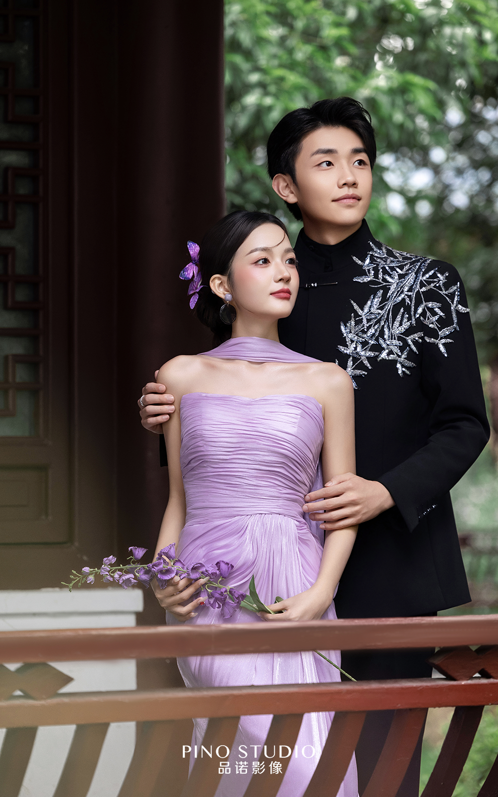 一袭紫裙泛舟雾中，美成古典画中人💜