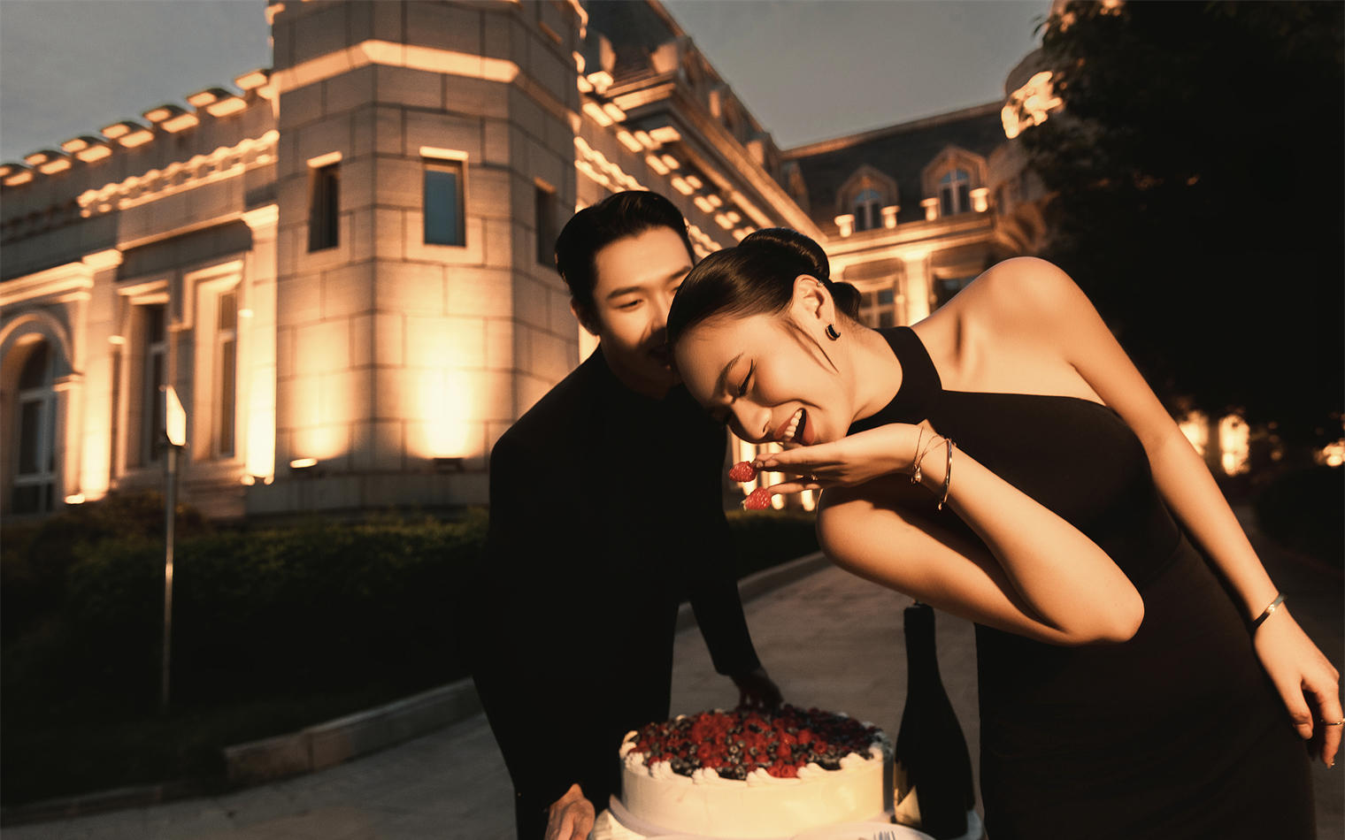 城堡夜景氛圍感婚紗照