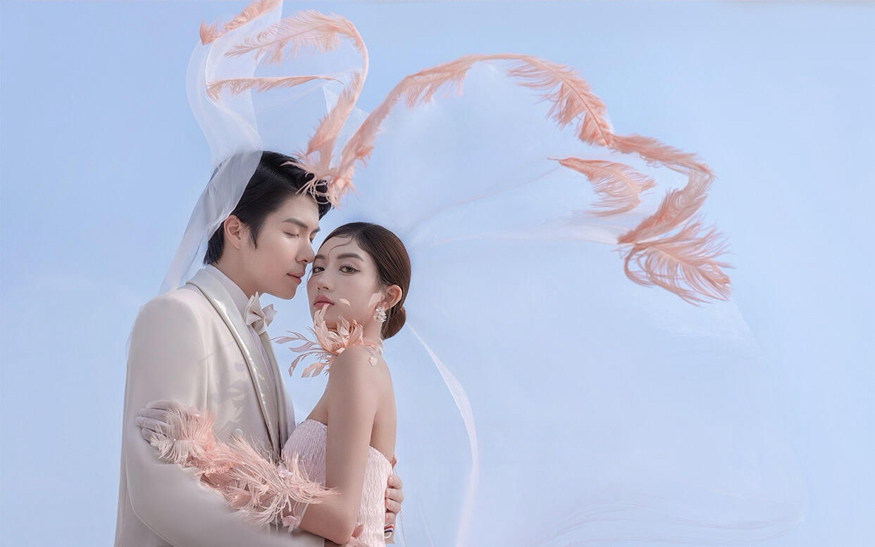 把粉色的云朵穿在身上