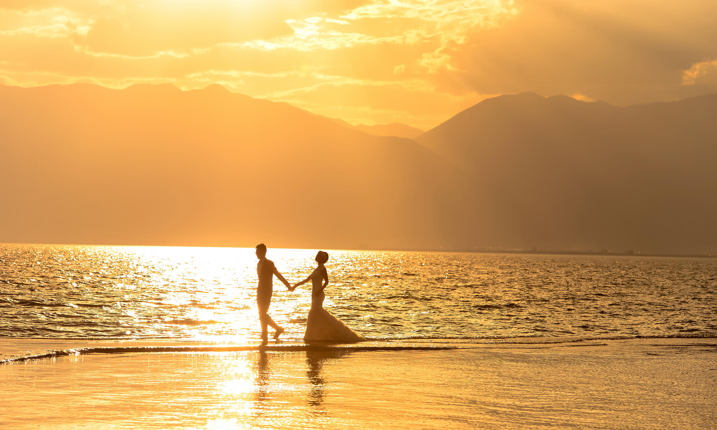 好評(píng)如潮 【帶著狗狗拍婚紗照】3套拍出5套效果