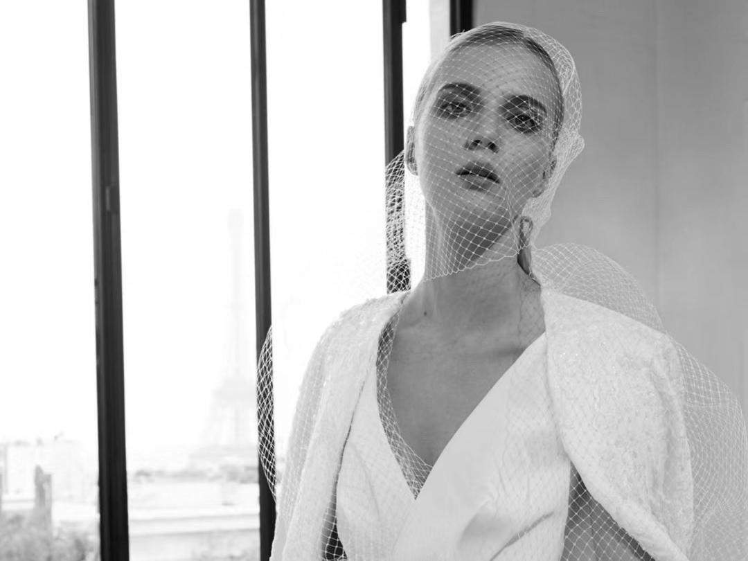 【洛维思婚纱经典套系】7套礼服+资深化妆师跟妆