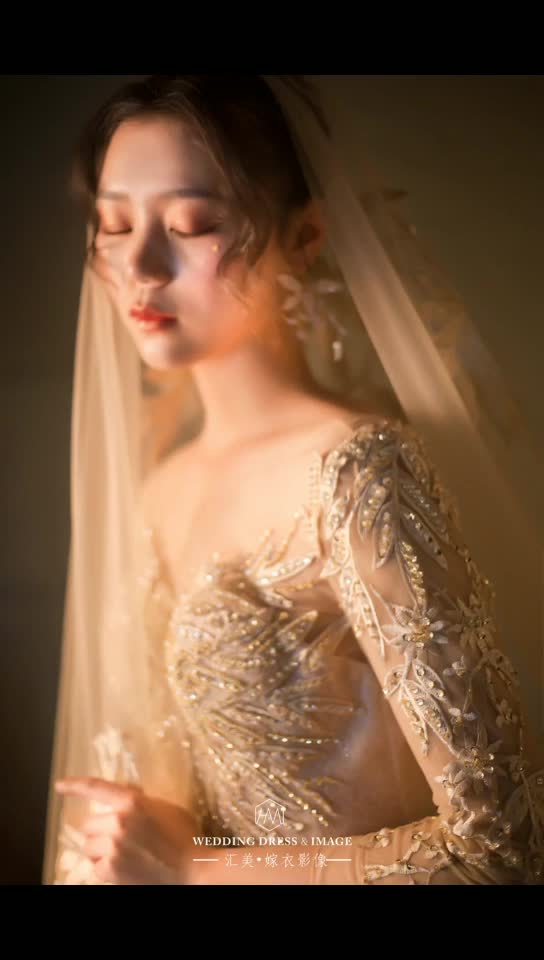 阜阳汇美嫁衣影像 高定仪式拖尾婚纱+跟妆套系 