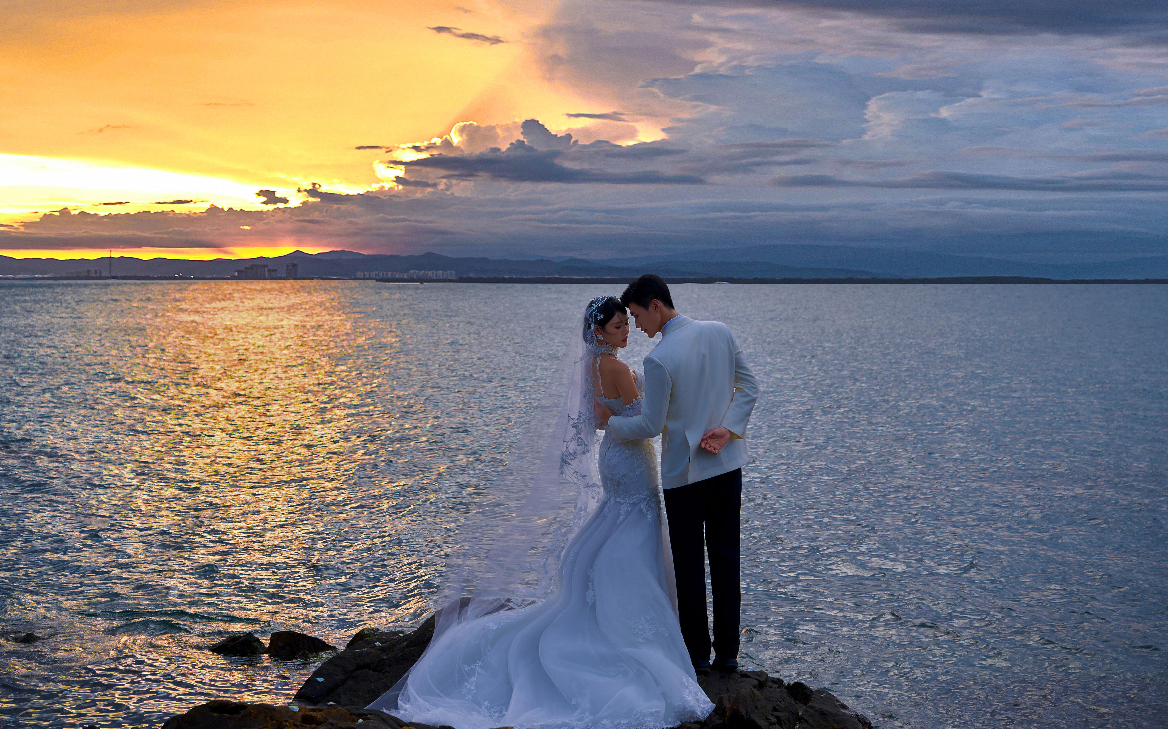 被夕陽吻過的此刻??夢(mèng)中的海景夕陽婚紗照