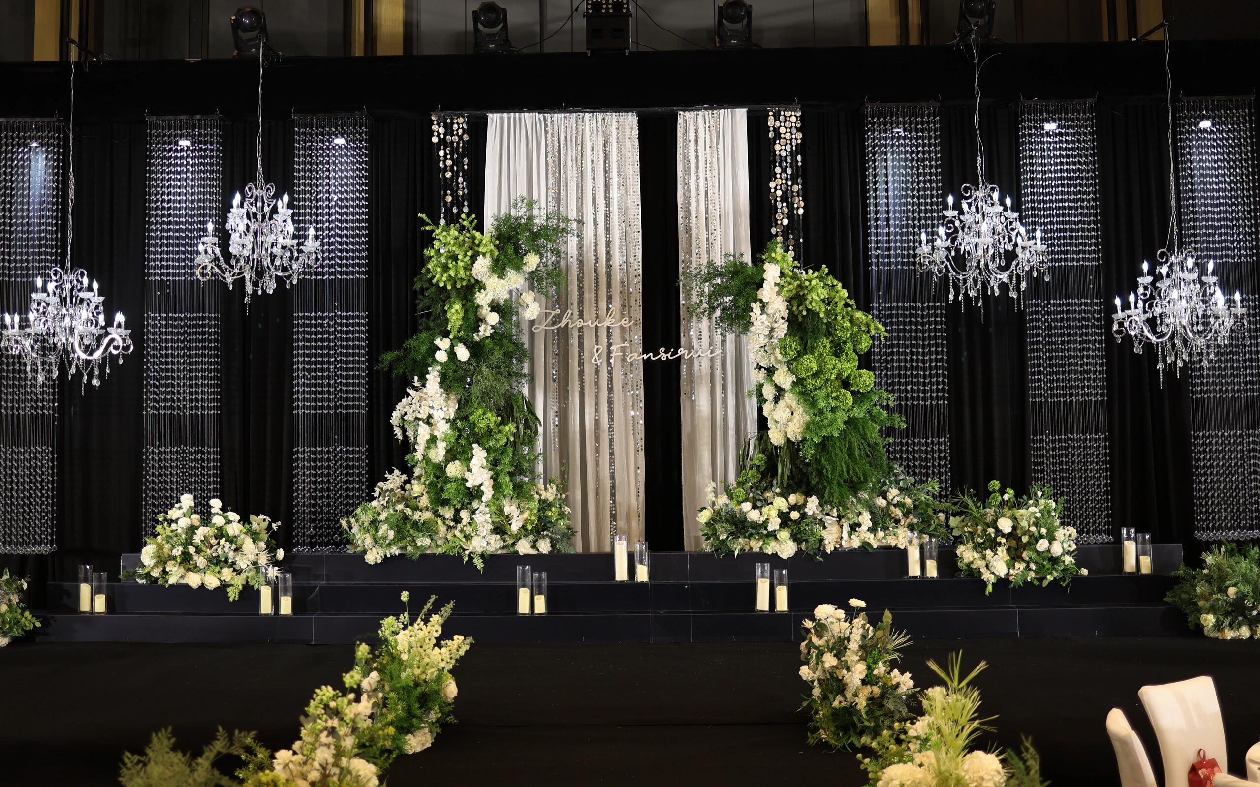 韓式婚禮：純白帷幔與清雅綠植相映