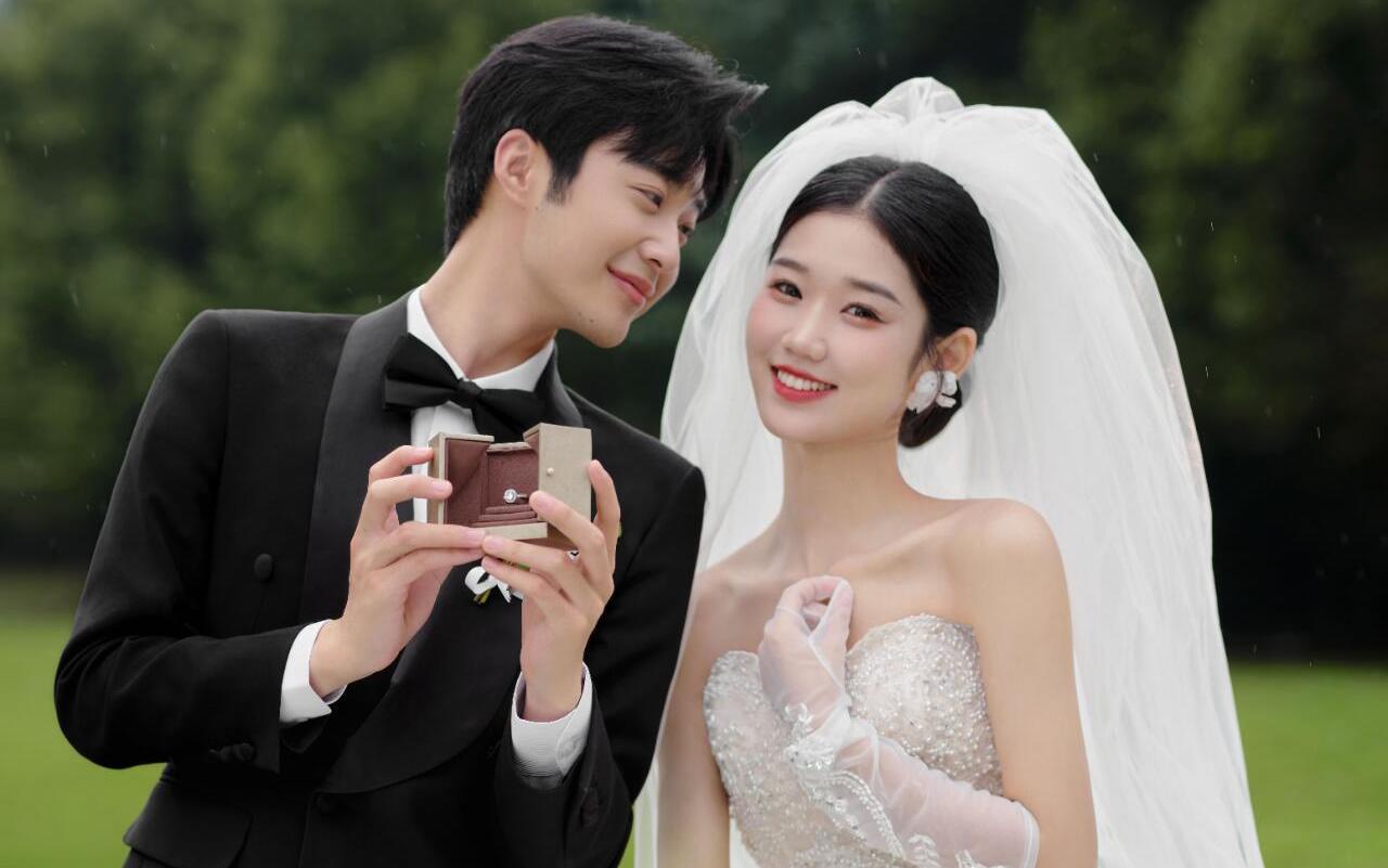 【是谁的森系电影感婚纱照呀~】