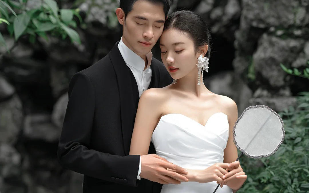 总要拍一套园林风婚纱照吧