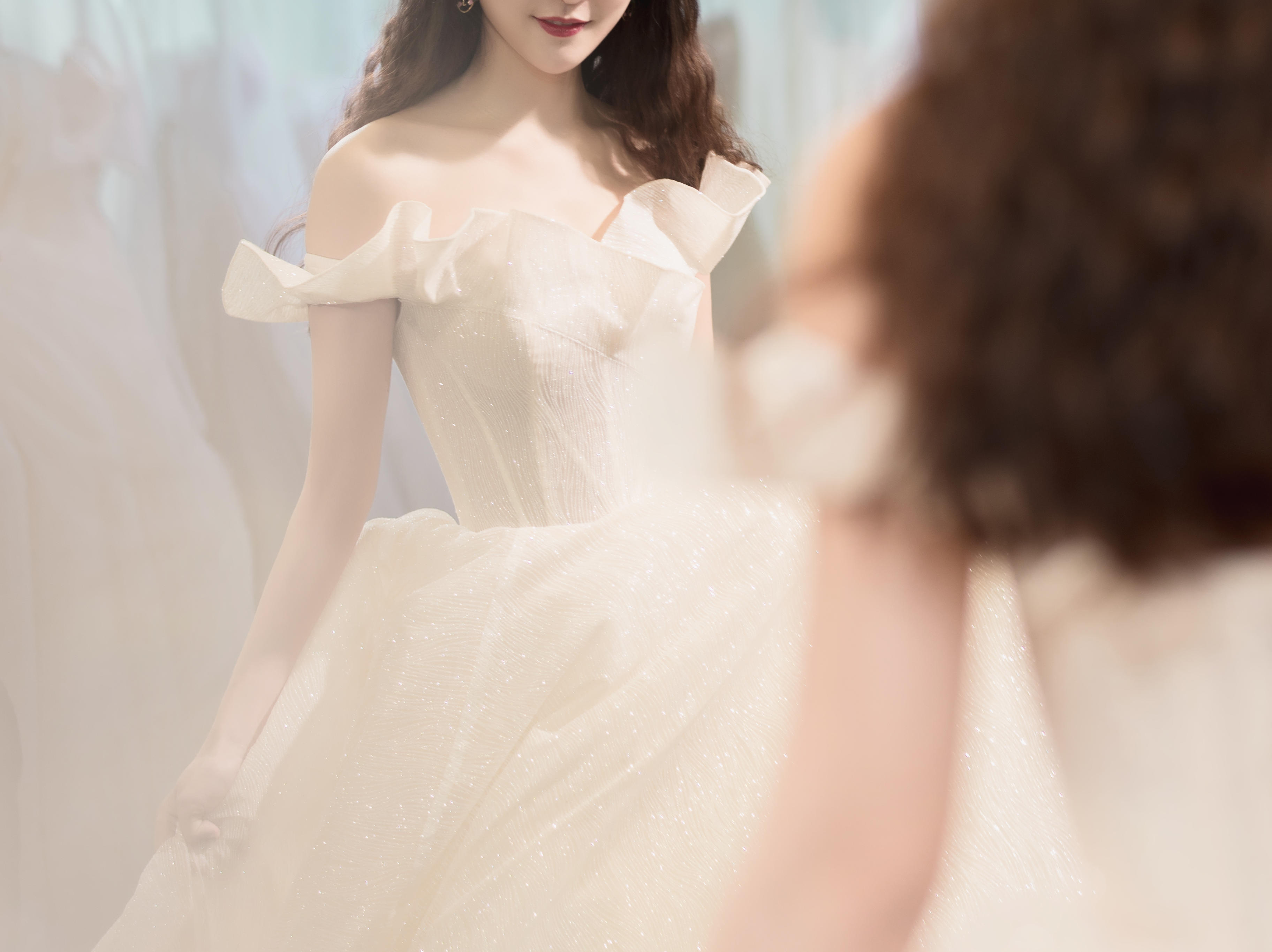 雅氏嫁衣  荷叶边主纱   