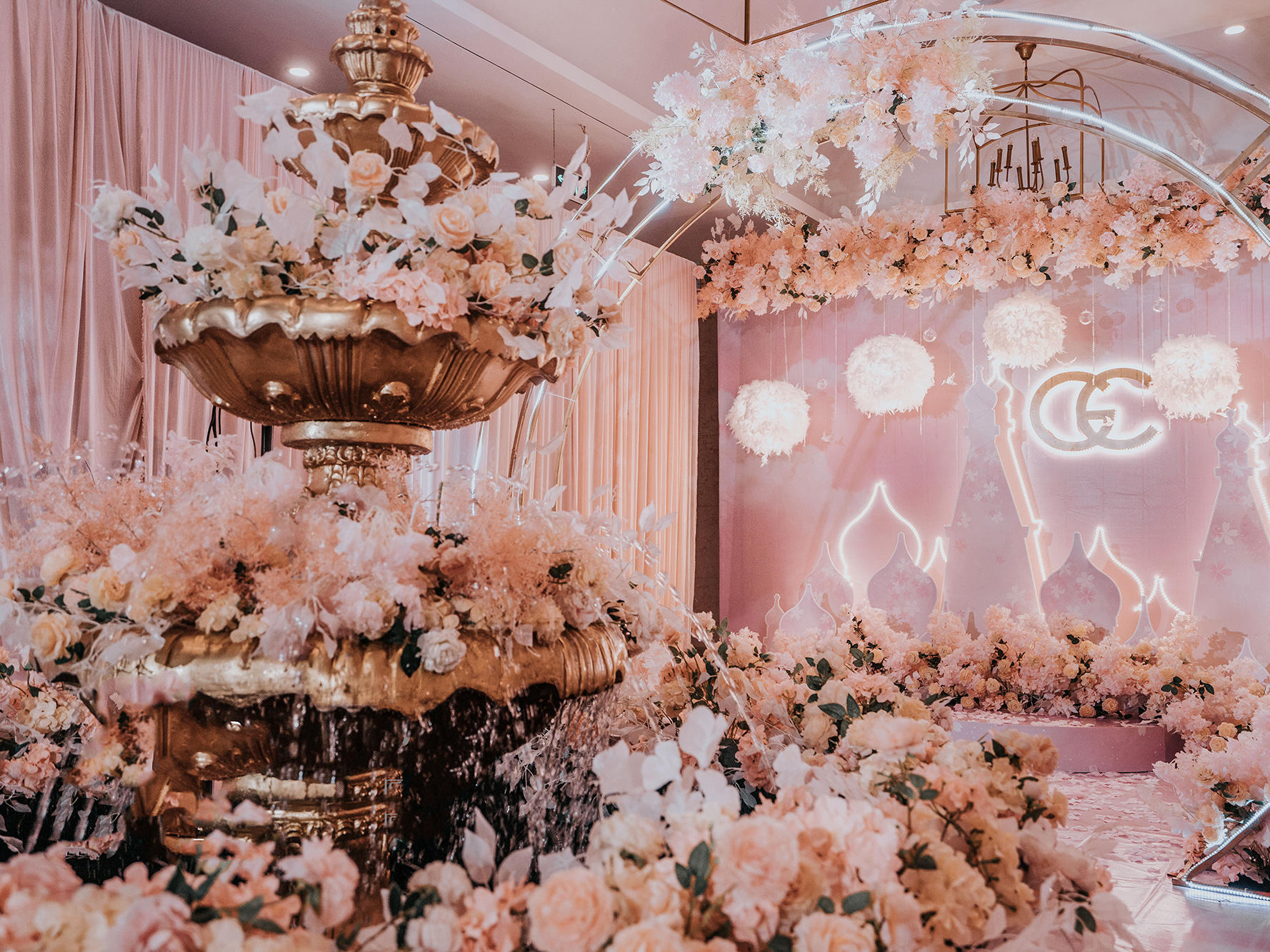 【浪漫派婚礼】华美达酒店大吊顶粉色城堡主题婚礼