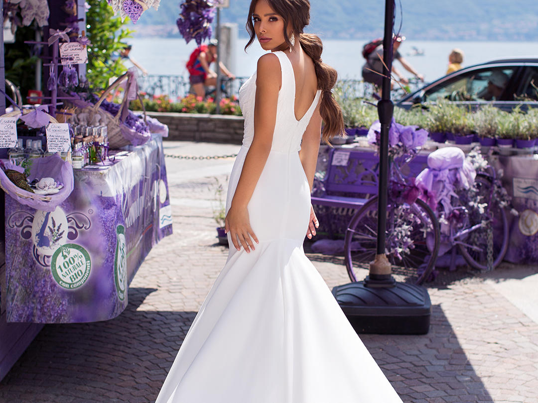 【奢华套餐】乌克兰AV品牌婚纱+品牌设计师礼服