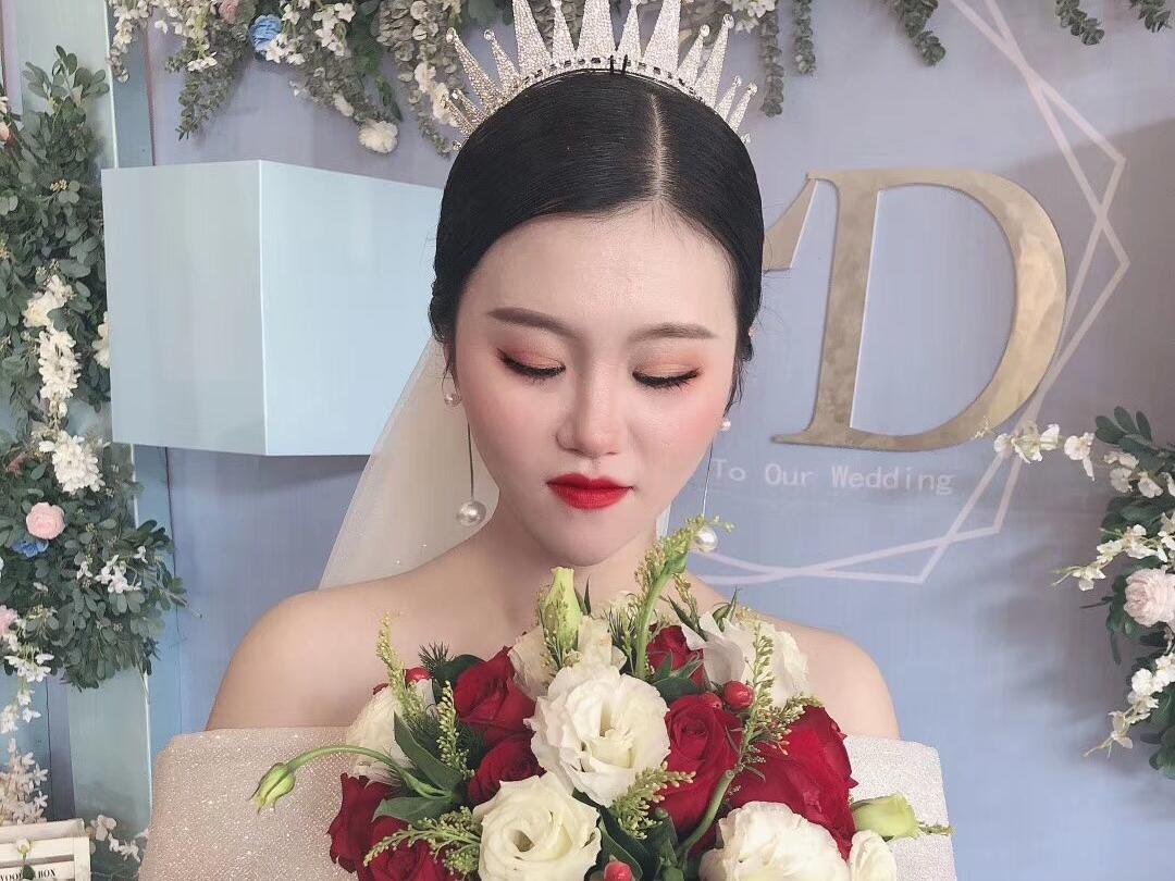 专业化妆老师午宴全程跟妆