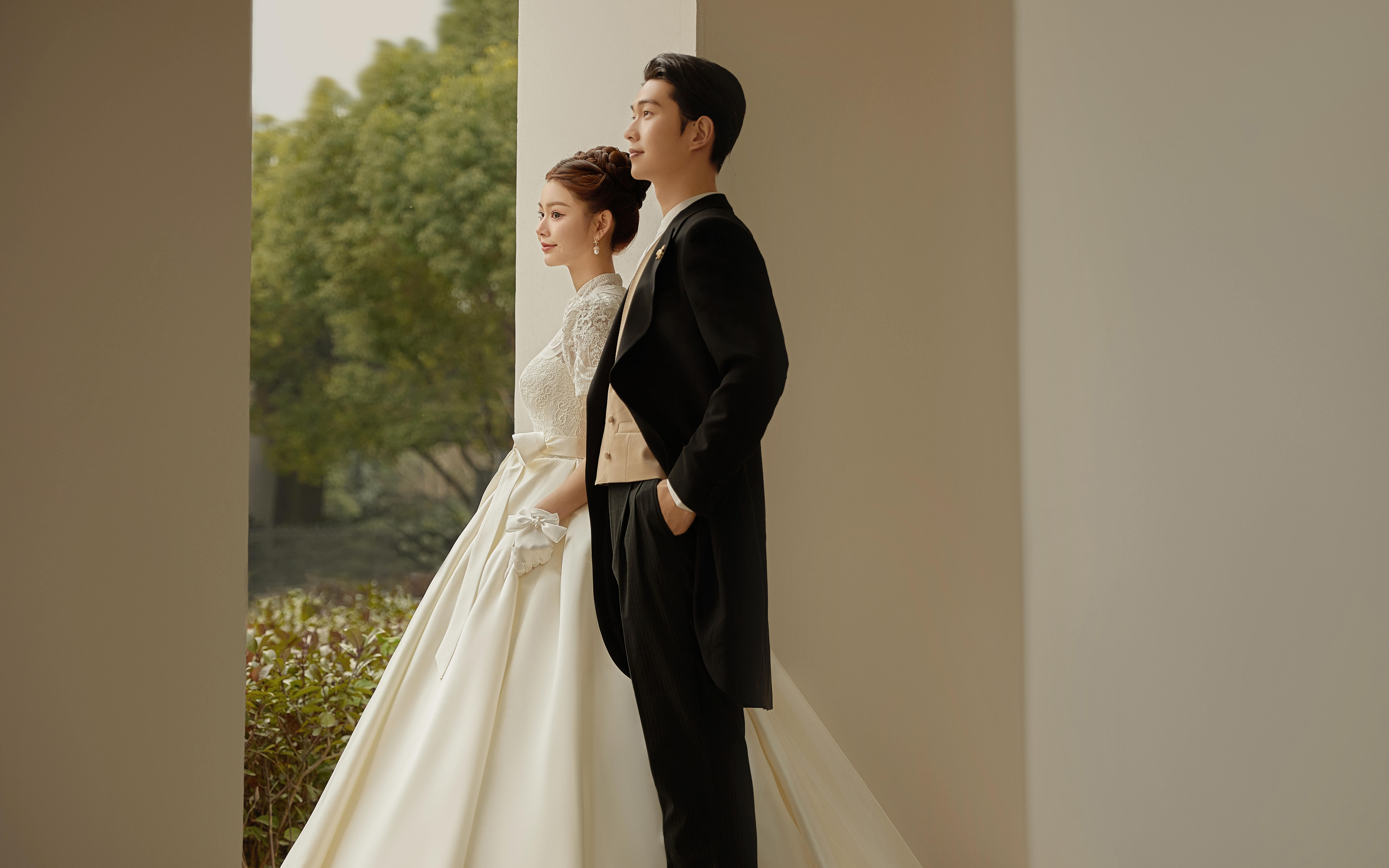 宮廷風(fēng)復(fù)古婚紗照 邂逅中世紀(jì)的優(yōu)雅浪漫和華美格調(diào)