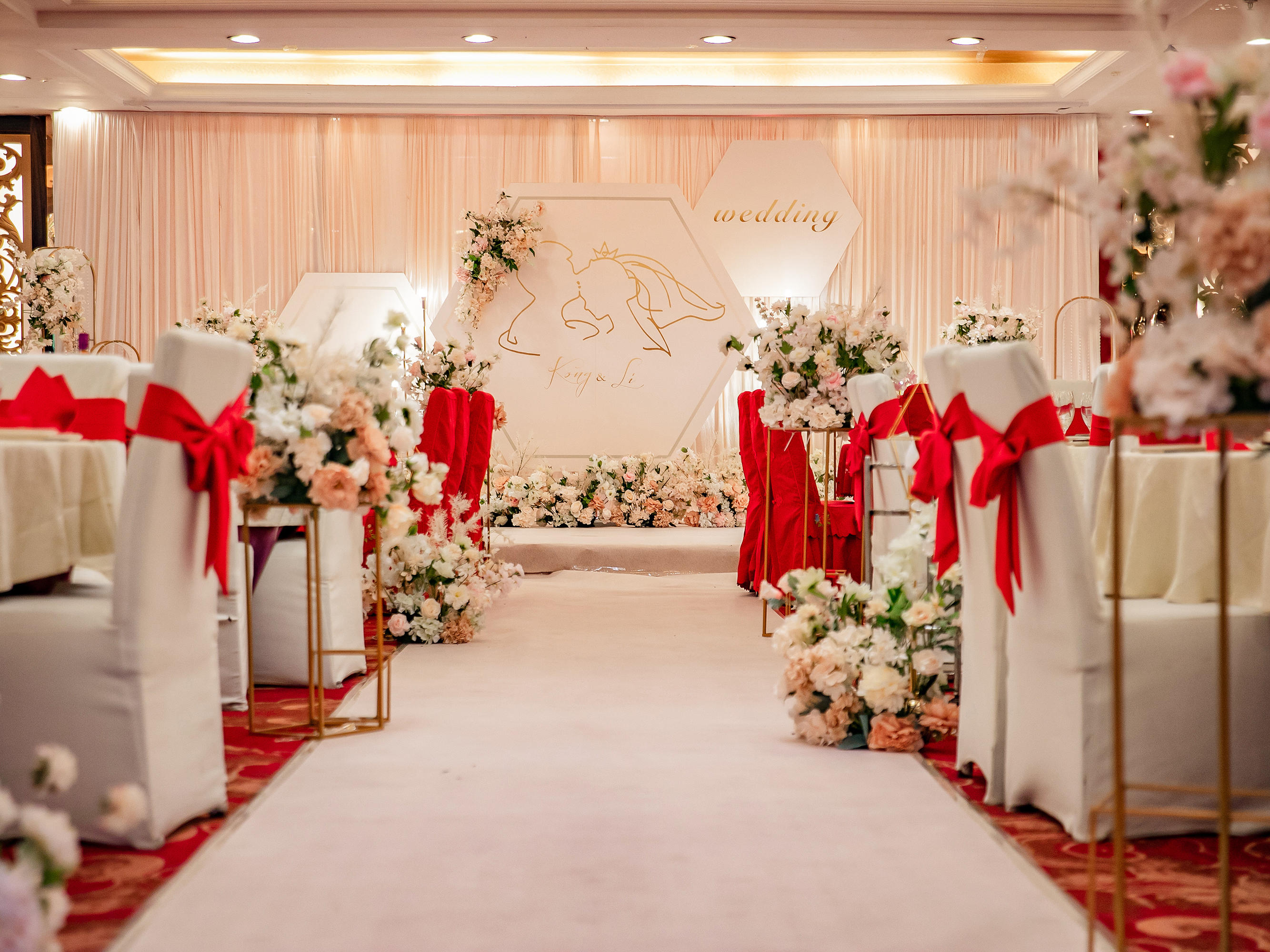 小宴会厅低预算香槟色婚礼