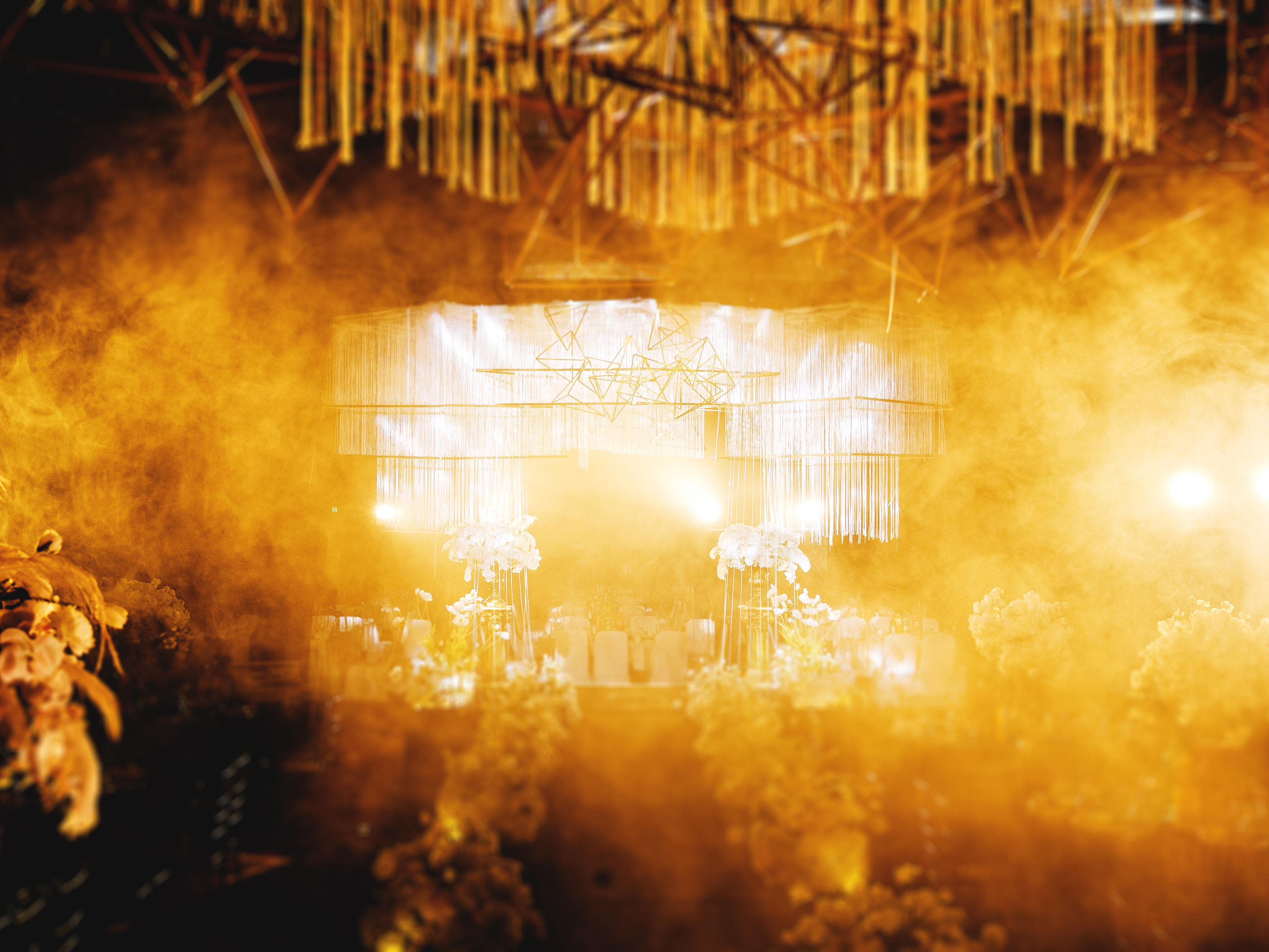 在黄州可以办的《黑金色主题婚礼》奢华大气