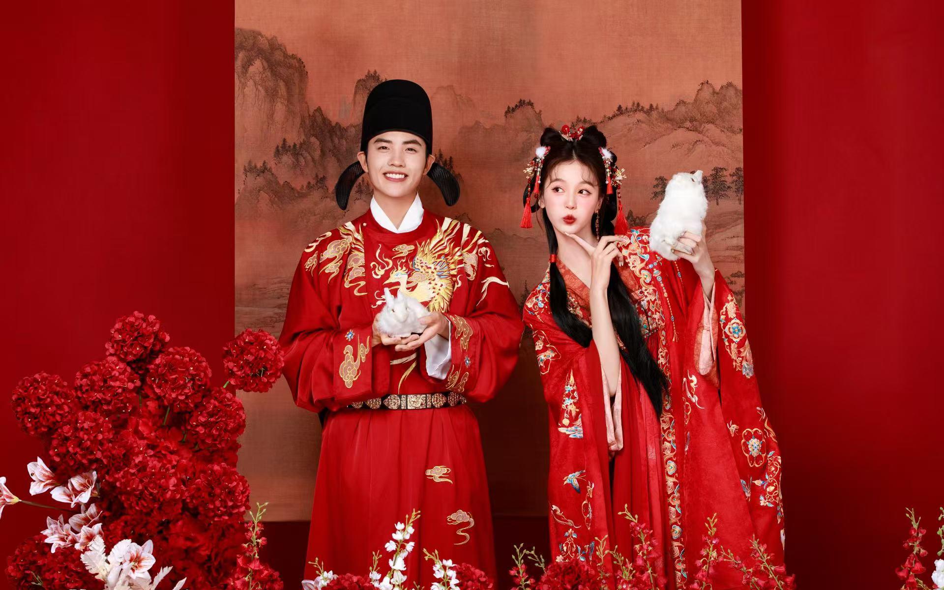 拍到小说里的两小无猜啦，好甜的婚纱照 