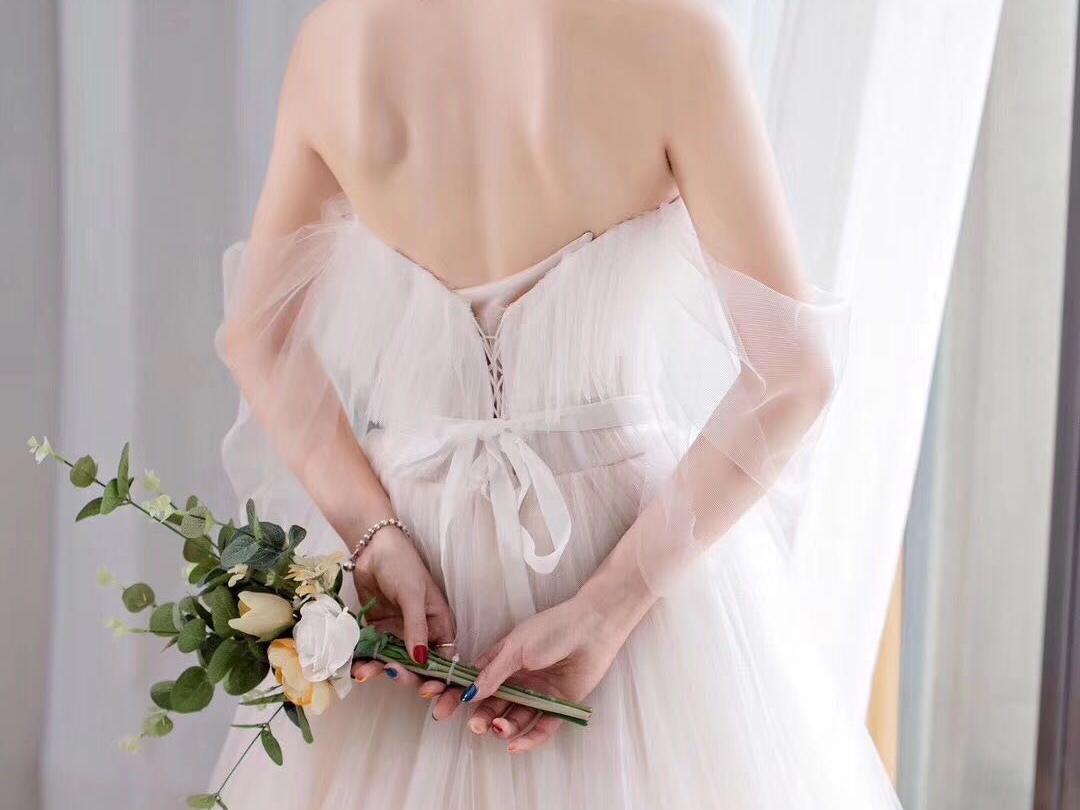 森系飘逸主纱＋清秀佳人秀禾＋简约敬酒服＋伴娘服